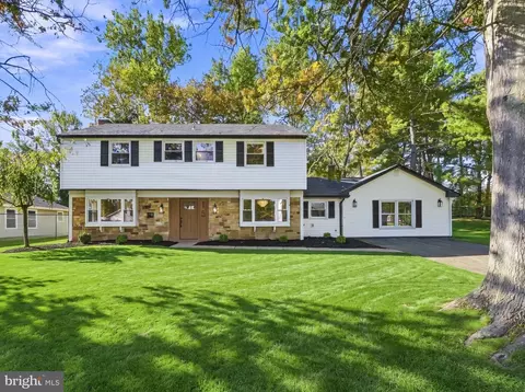 15 Eagle Ln, Willingboro, NJ 08046