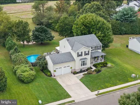 9 Autumn Ln, Burlington, NJ 08016