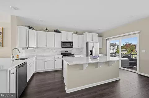 38 Rome Way, Mount Laurel, NJ 08054