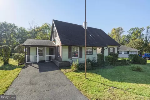 8 Sedgwick Ln, Willingboro, NJ 08046