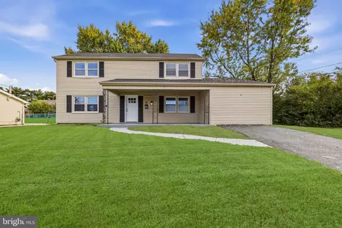 8 Heath Ln, Willingboro, NJ 08046