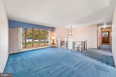 Living - 2 Hunter Dr, Delran, NJ 08075 photo 1 of 7