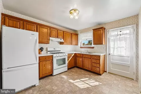 Kitchen - 2 Hunter Dr, Delran, NJ 08075 photo 1 of 3