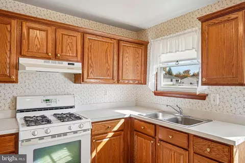Kitchen - 2 Hunter Dr, Delran, NJ 08075 photo 2 of 3