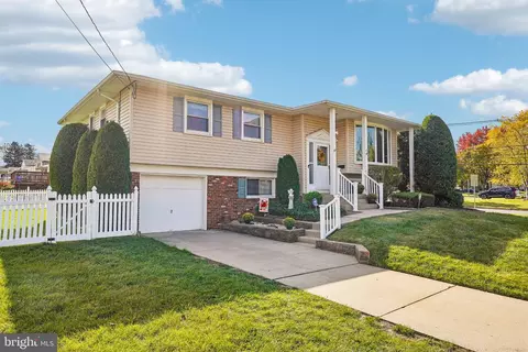 Exterior - 2 Hunter Dr, Delran, NJ 08075 photo 3 of 7