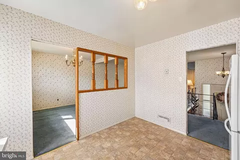 Entry Way - 2 Hunter Dr, Delran, NJ 08075 photo 3 of 4