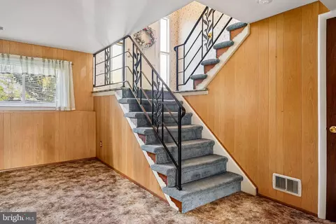 Entry Way - 2 Hunter Dr, Delran, NJ 08075 photo 4 of 4