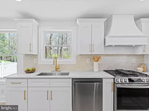 Kitchen - 3 Overbrook Cir, Moorestown, NJ 08057 photo 3 of 3