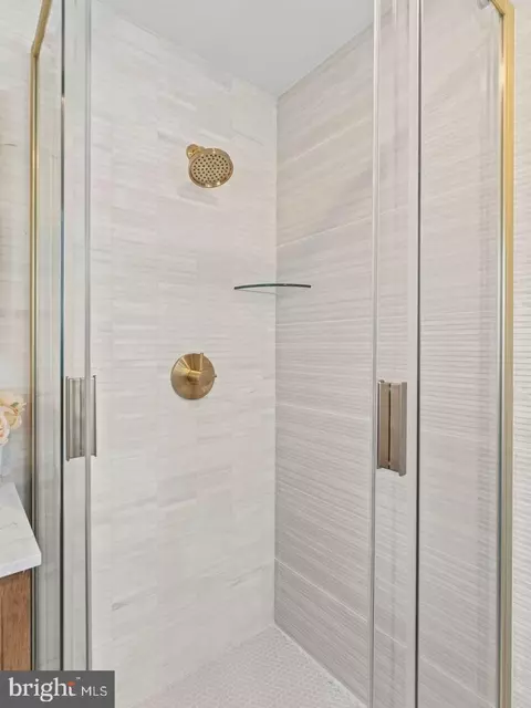 Bath - 3 Overbrook Cir, Moorestown, NJ 08057 photo 3 of 5