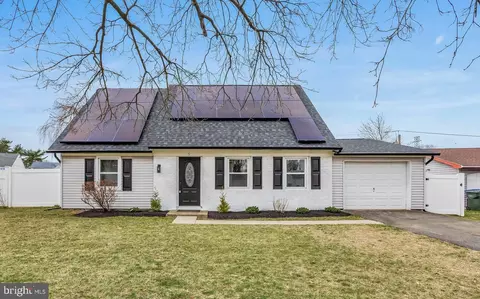 5 Mercator Ln, Willingboro, NJ 08046