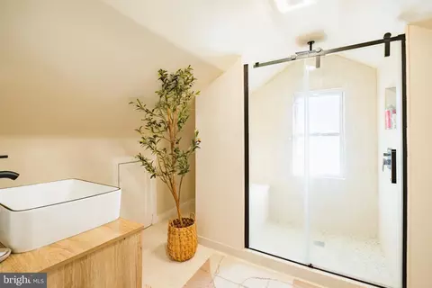 Bath - 44 S Forklanding Rd, Maple Shade, NJ 08052 photo 3 of 4