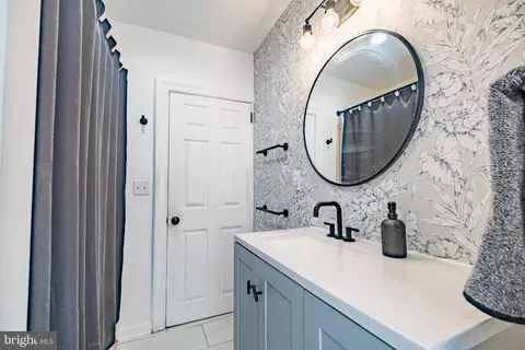 Bath - 44 S Forklanding Rd, Maple Shade, NJ 08052 photo 1 of 4