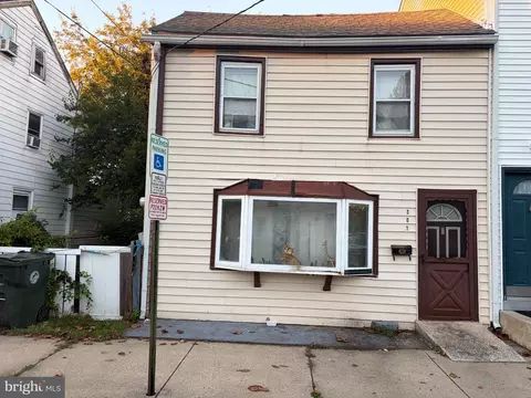 303 Clarkson St, Burlington, NJ 08016