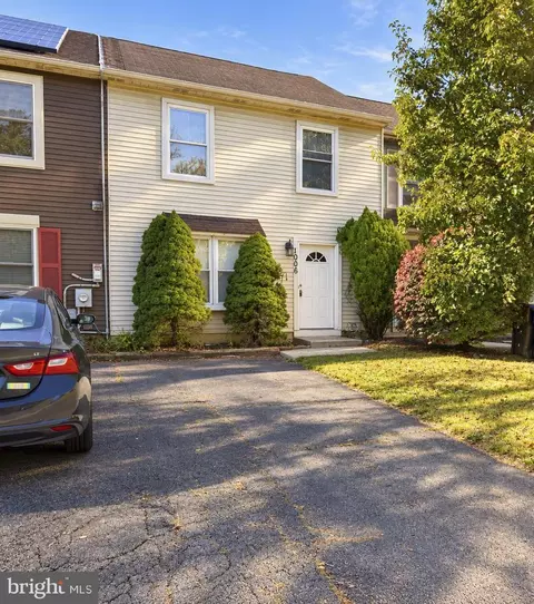 1006 Pope St, Burlington, NJ 08016