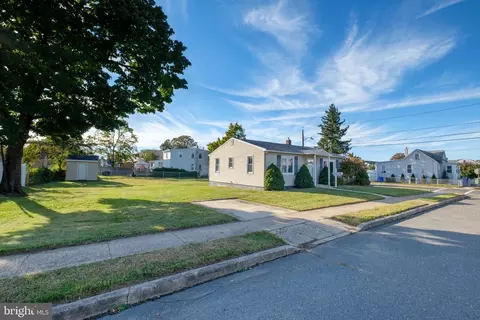 1002 Walnut St, Burlington, NJ 08016