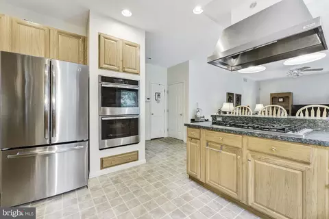 93 Stoneham Dr, Delran, NJ 08075 photo 2