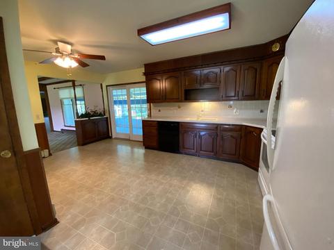 203 Croshaw Rd, Wrightstown, NJ 08562 photo 4