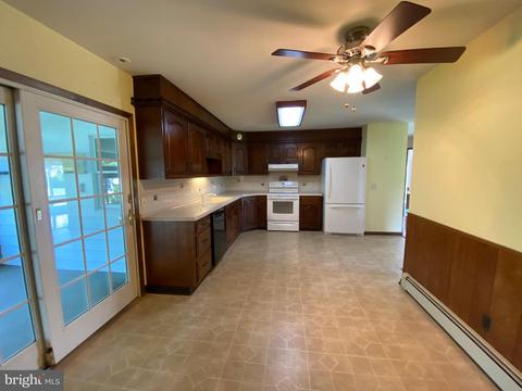 203 Croshaw Rd, Wrightstown, NJ 08562 photo 3
