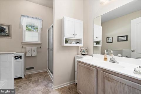 18 Ashley Dr, Delran, NJ 08075 photo 14