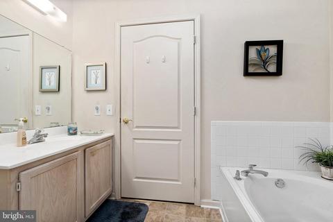 18 Ashley Dr, Delran, NJ 08075 photo 15