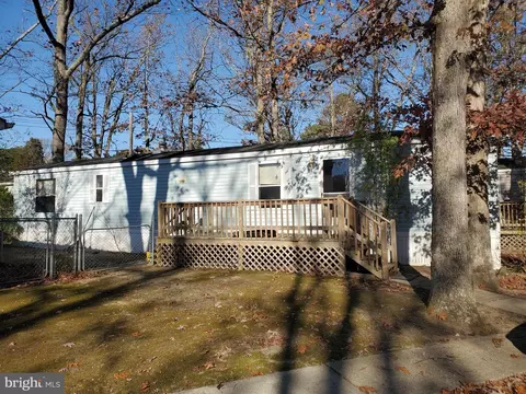 800 College Dr #64, Vineland, NJ 08360