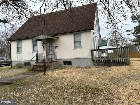 211 N 8th St, Millville, NJ 08332