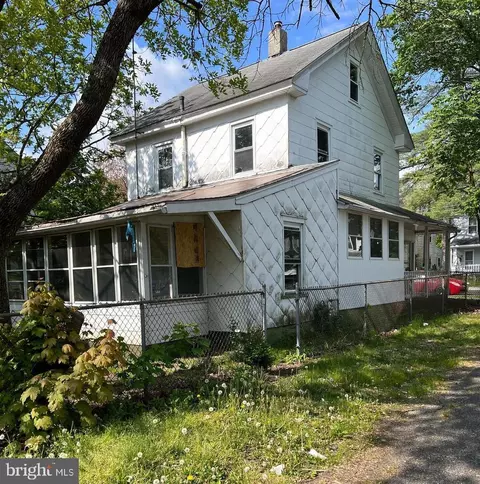521 N 5th St, Millville, NJ 08332