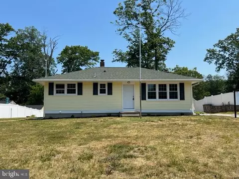 32 Cornwall Ave, Millville, NJ 08332