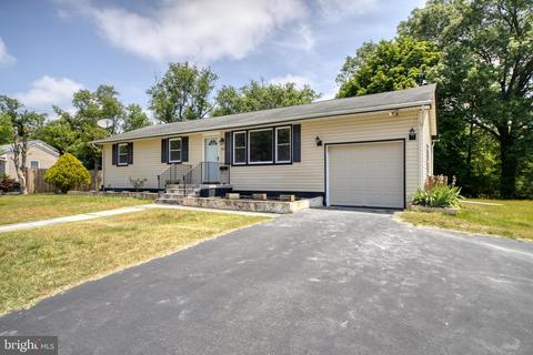 737 Earl Dr, Vineland, NJ 08360