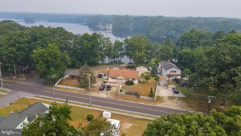 3301 Lakeshore Dr, Millville, NJ 08332