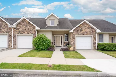 9 Holly Hills Ct #201, Millville, NJ 08332