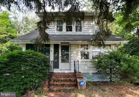 735 S Spring Rd S, Vineland, NJ 08361