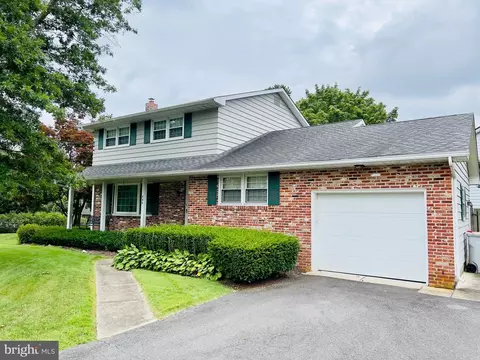 886 Queens Rd, Vineland, NJ 08361