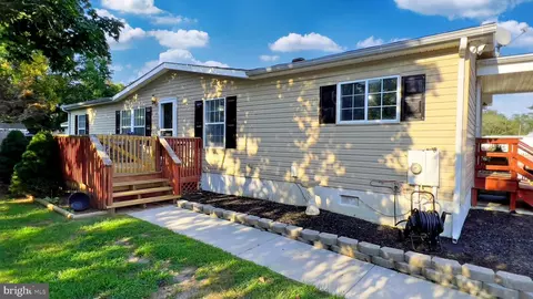 124 E Garden Rd, Vineland, NJ 08360