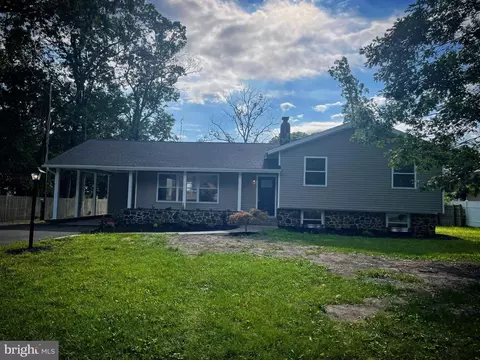 1283 Paterson Dr, Vineland, NJ 08361