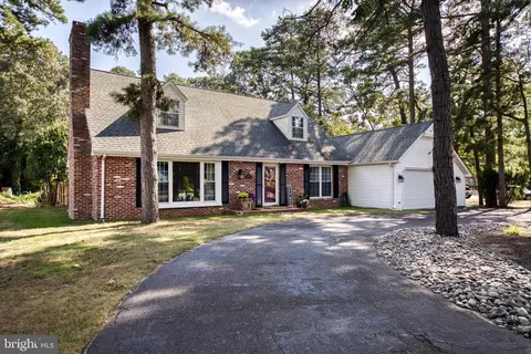 1301 Goldfinch Ln, Millville, NJ 08332