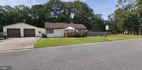 155 River Dr, Millville, NJ 08332
