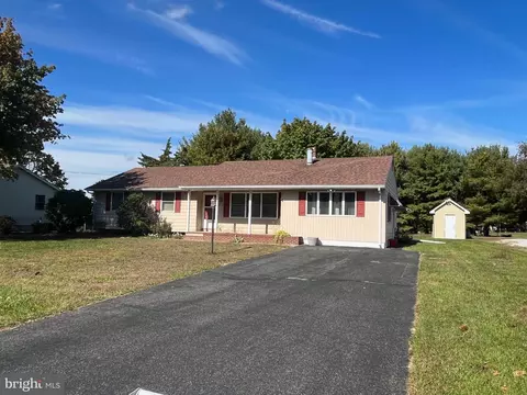 324 Magnolia Rd, Vineland, NJ 08360