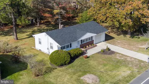 718 Becker Dr, Vineland, NJ 08361