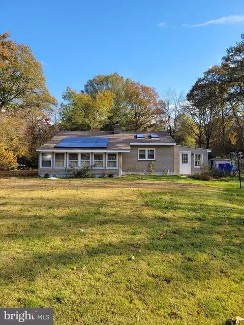 27 N Lakeshore Dr, Millville, NJ 08332