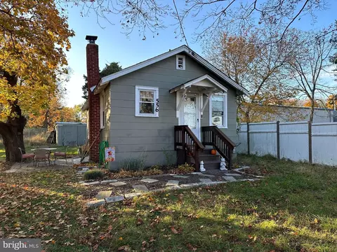 556 Nottingham Dr, Vineland, NJ 08360