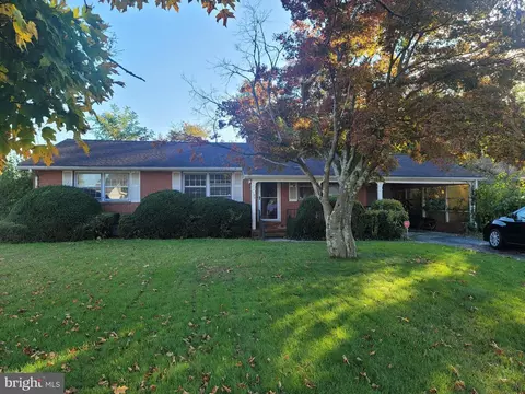 1195 Woodcrest Dr, Vineland, NJ 08360