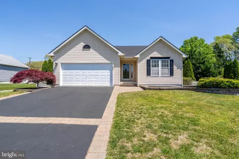 1320 Fela Dr, Vineland, NJ 08360