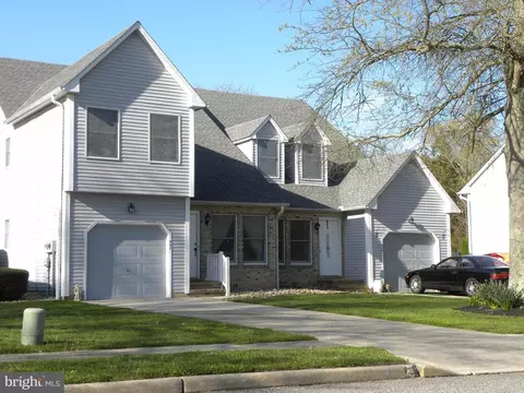 945 Magnolia Rd, Vineland, NJ 08360