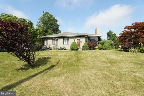 566 N 2nd St, Vineland, NJ 08360