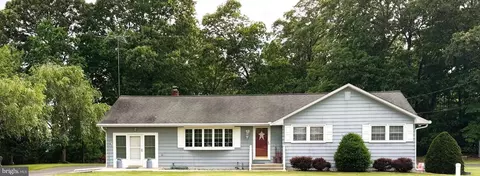 673 Willow St, Rosenhayn, NJ 08352