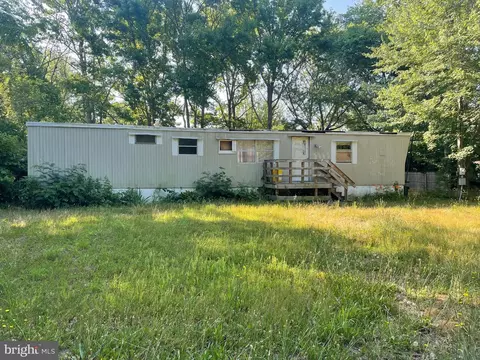 5 Deer St, Leesburg, NJ 08327