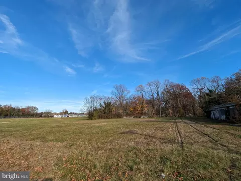 1051 Hendee Rd, Vineland, NJ 08360