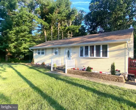 1715 Jackson Dr, Vineland, NJ 08360