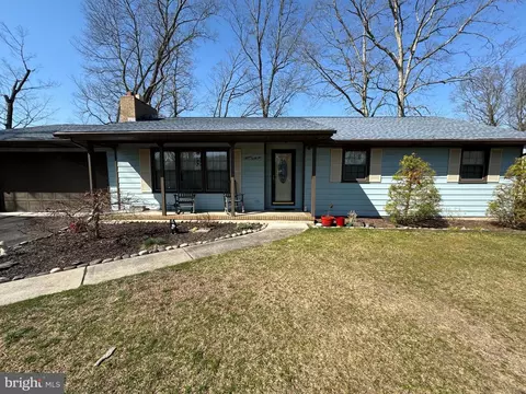 1542 Westwood Dr, Vineland, NJ 08360